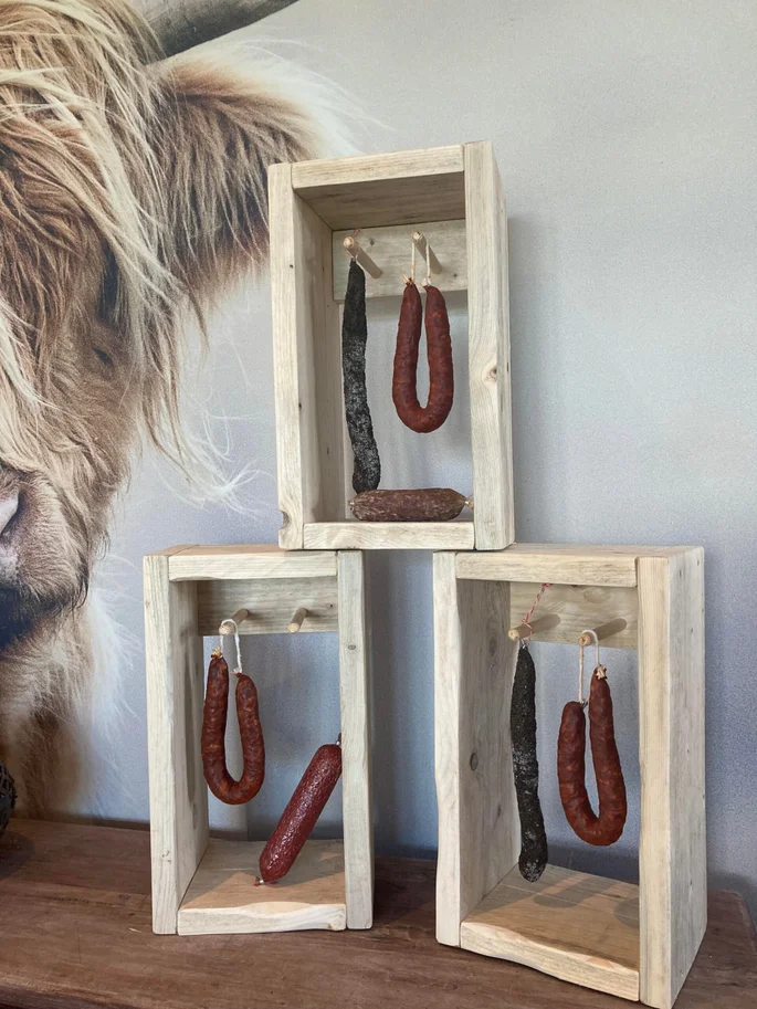 Snacks en eten mancave inrichten met decoratieve woonmeubelen